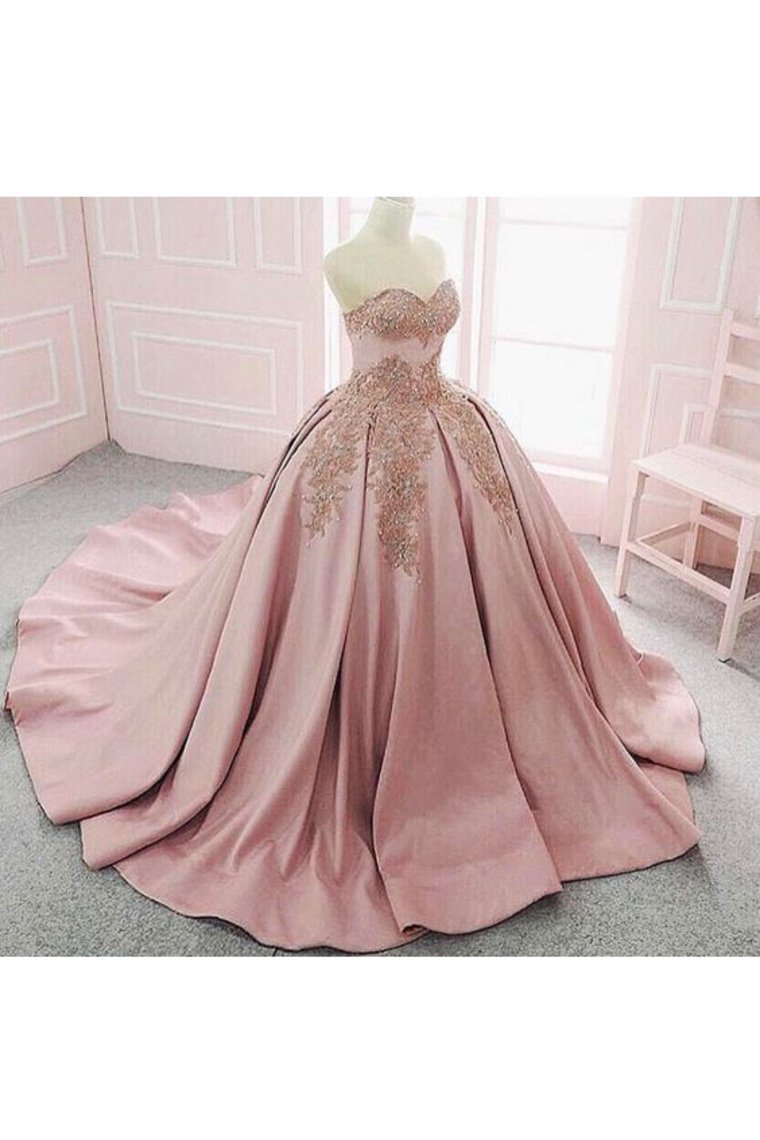 2022 Ball Gown Sweetheart Quinceanera Dresses Satin With Applique Court